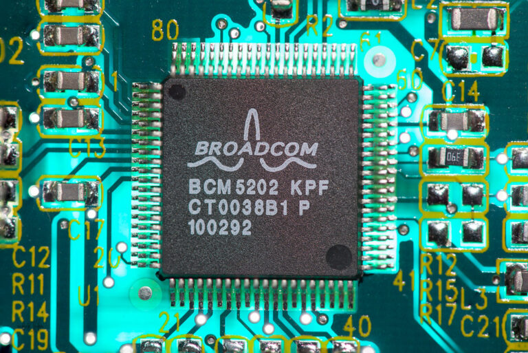 哪個股票分拆更值得買入：輝達（Nvidia）還是博通（Broadcom）？